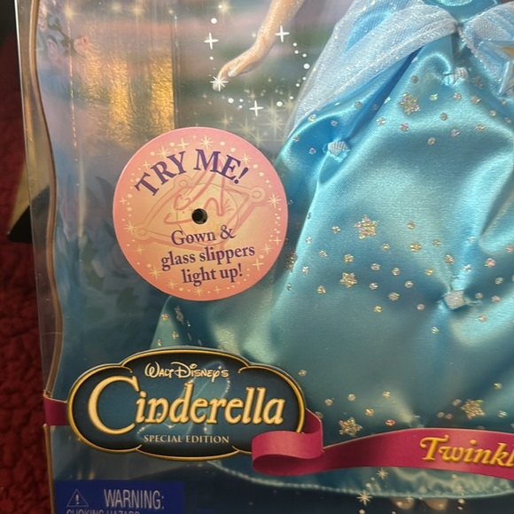 Disney Princess Enchanted Tales 2004 Doll New Cinderella twinkle lights - Picture 3 of 7